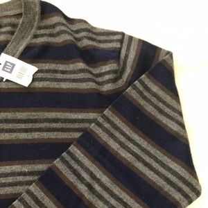 Brand new GAP sweater for men